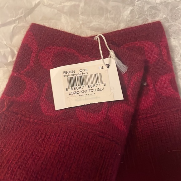 Coach Gloves - Picture 2 of 3